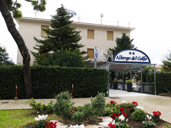 Ingresso dell'Albergo del Golfo
